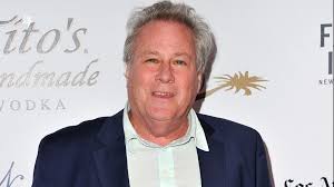 John Heard, yıldız oyuncu olma hedefinden çok, hikâyeye hizmet eden oyunculuk anlayışı ile tanınmıştır. Bu yaklaşım, onun uzun soluklu ve istikrarlı bir kariyer sürdürmesini sağlamıştır. Günümüzde pek çok oyuncu için John Heard, karakter oyunculuğunun başarılı bir örneği olarak gösterilmektedir.