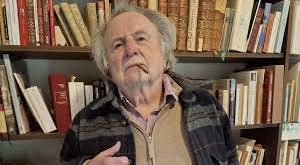 Debray’in düşüncesinde din, geri kalmışlığın değil; kültürel sürekliliğin bir biçimidir. Ona göre modern toplumlar dini dışladıklarını iddia etseler bile, seküler kutsallar üretirler.