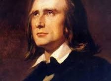 Franz Liszt, 22 Ekim 1811’de Macaristan’ın Raiding kasabasında doğdu. Liszt’in ailesi müzikle yakından ilgileniyor ve babası da ona piyano çalmayı öğretmişti. Genç yaşta gösterdiği müzikal yetenek, onu Viyana gibi müzik merkezlerinde eğitim almaya yönlendirdi.