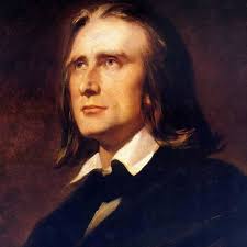 Franz Liszt, 22 Ekim 1811’de Macaristan’ın Raiding kasabasında doğdu. Liszt’in ailesi müzikle yakından ilgileniyor ve babası da ona piyano çalmayı öğretmişti. Genç yaşta gösterdiği müzikal yetenek, onu Viyana gibi müzik merkezlerinde eğitim almaya yönlendirdi.