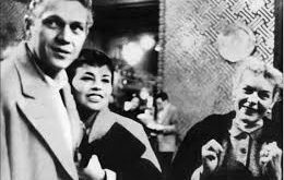 Julia Ann Crawford, yalnızca bir iş kadını değil, aynı zamanda toplumsal sorumluluklarını yerine getiren, ilham veren bir liderdir. Girişimcilik kariyerindeki başarıları, sosyal medya platformlarındaki etkinliği ve toplumsal katkılarıyla pek çok kişiye örnek olmaktadır.