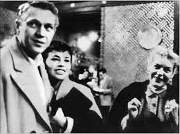 Julia Ann Crawford, yalnızca bir iş kadını değil, aynı zamanda toplumsal sorumluluklarını yerine getiren, ilham veren bir liderdir. Girişimcilik kariyerindeki başarıları, sosyal medya platformlarındaki etkinliği ve toplumsal katkılarıyla pek çok kişiye örnek olmaktadır.