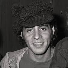 Steven Van Zandt, New Jersey'nin küçük bir kasabasında doğmuş ve müziğe genç yaşta ilgi duymuştur. 1970'li yılların başlarında, New Jersey'nin zengin müzik sahnesinde, birçok yerel grup ile sahne almaya başlamıştır. Van Zandt, 1972 yılında Bruce Springsteen ile tanışarak, Springsteen’in E Street Band’inin bir parçası haline gelmiştir.