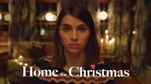 Home for Christmas’ın en güçlü yönlerinden biri, günümüz ilişkilerinin ve toplumun bireylere dayattığı beklentilerin ele alınmasıdır. Johanne’nin ailesinin sürekli “ne zaman evleneceksin?” soruları, genç yaşta yalnız kalan kadınlar üzerindeki toplumsal baskıyı gözler önüne serer.
