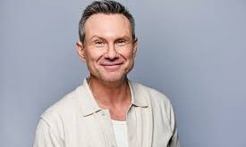 Christian Slater özel hayatı, zaman zaman medyada yer alsa da, oyuncu son yıllarda daha dengeli ve sakin bir yaşam sürmeyi tercih etmektedir. Oyunculuk kariyerine odaklanarak projelerini seçici bir şekilde sürdürmektedir.