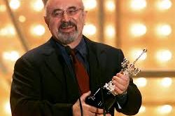 Bob Hoskins, klasik Hollywood yıldızlarından farklı olarak kusurlu, gerçek ve sert karakterleri başarıyla canlandırmıştır. Bu yönüyle izleyicinin kendini yakın hissettiği bir oyuncu olmuş, sinemada “gerçek insan” temsiline önemli katkılar sağlamıştır.