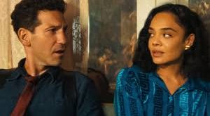 His & Hers’in güçlü yönlerinden biri, karakterlerinin derinliğidir. Hem erkek hem de kadın başkarakterler, dışarıdan bakıldığında güçlü ve bağımsız bireyler gibi görünseler de, dizinin ilerleyen bölümlerinde onların kişisel çatışmalarına ve kırılganlıklarına tanıklık ederiz.