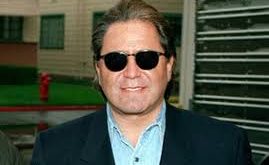Don Simpson, yaratıcı vizyonu ve film prodüksiyonundaki başarısına rağmen özel hayatında zorluklar yaşamıştır. 19 Ocak 1996’da Los Angeles’ta vefat eden Simpson, 52 yaşında hayata gözlerini yummuştur.