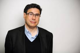 Philippe Aghion, yükseköğrenim eğitimini Paris Üniversitesi'nde almıştır. Sonrasında, İngiltere'nin önde gelen eğitim kurumlarından London School of Economics (LSE)’de doktora yaparak iktisat alanındaki akademik kariyerini şekillendirmiştir.
