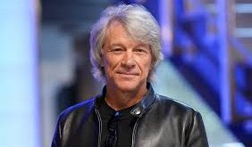 Jon Bon Jovi, 1983'te kurduğu Bon Jovi grubu ile müzik dünyasına adım atmış ve 1986'da yayımladıkları "Slippery When Wet" albümüyle büyük bir çıkış yapmıştır. Bu albümdeki hit şarkılar, hem grubu hem de Jon Bon Jovi’yi rock müzik tarihinde önemli bir yere taşımıştır.