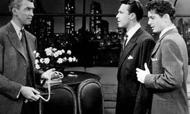 Ölüm Kararı, neredeyse kesintisiz uzun plan çekimleriyle dikkat çeker. Hitchcock, film makaralarının sınırlılığı nedeniyle sahneleri 10 dakikalık parçalara bölmek zorunda kalmış, ancak bunları ustalıkla birleştirerek izleyicide tek bir uzun plan izlenimi yaratmıştır.