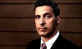 Turturro, kariyerine 1980’lerde tiyatro ve küçük film projeleriyle başlamıştır. Ancak dikkat çekici çıkışını 1984 yapımı The Brother from Another Planet ve 1989 yapımı Do the Right Thing filmleriyle gerçekleştirmiştir.