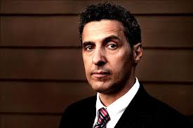 Turturro, kariyerine 1980’lerde tiyatro ve küçük film projeleriyle başlamıştır. Ancak dikkat çekici çıkışını 1984 yapımı The Brother from Another Planet ve 1989 yapımı Do the Right Thing filmleriyle gerçekleştirmiştir.