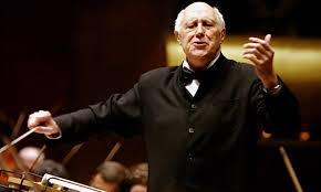 Mstislav Rostropoviç'in müziği, teknik mükemmeliyet ve duygusal derinlik arasında mükemmel bir denge kurar. Viyolonsel teknikleri konusundaki üstün yeteneği, onun sahnedeki gücünü ve müzikal yorumlarını daha da etkileyici kılmaktadır.