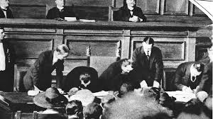 Lozan Antlaşması, 24 Temmuz 1923 tarihinde, Türkiye Cumhuriyeti ile İtilaf Devletleri arasında imzalanan ve Türk milletinin bağımsızlığını ilan eden tarihi bir belgedir. I. Dünya Savaşı'nın ardından Osmanlı İmparatorluğu'nun yıkılmasının ardından kurulan Türkiye Cumhuriyeti'nin uluslararası alanda kabulünü sağlayan bu antlaşma, aynı zamanda Türk milletinin bağımsızlık mücadelesinin zaferle sonuçlandığının somut bir göstergesidir.