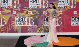 BRIT Ödülleri ilk olarak 1977 yılında, Britanya Müzik Endüstrisi'ni kutlamak amacıyla düzenlenen bir törenle verilmeye başlanmıştır. Bu ödüller, o dönemde müzik endüstrisinin en önemli figürlerini onurlandırmayı hedeflemiş ve zaman içinde büyük bir prestije sahip olmuştur.