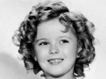 Shirley Temple, küçük yaşlarda dans ve şarkı söyleme yetenekleriyle dikkat çekmeye başladı. 1932 yılında, sadece 4 yaşında iken "Runt Page" adlı filmdeki performansıyla Hollywood'da tanınmaya başlandı. Ancak gerçek çıkışı, 1934 yapımı "Bright Eyes" filmiyle oldu.
