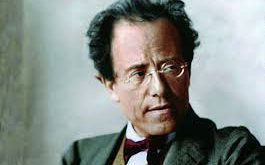 Gustav Mahler, 19. yüzyılın sonlarından 20. yüzyılın başlarına kadar etkili olmuş bir Avusturya bestecisi ve orkestra şefidir. Mahler, sadece müzikle ilgili teknik ve estetik açıdan derin bir anlayış geliştirmekle kalmamış, aynı zamanda senfoni ve vokal müzik alanlarında kalıcı izler bırakmış bir sanatçıdır.