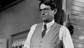 Gregory Peck, sadece oyunculuğu ile değil, seçtiği karakterler ve toplumsal mesajlarıyla da sinema dünyasında etkili olmuştur. Atticus Finch rolü, adalet ve ahlak temalarını sinemaya taşıyan unutulmaz bir figürdür.
