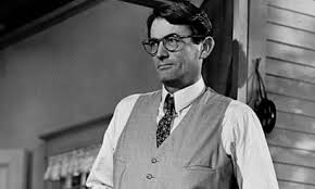 Gregory Peck, sadece oyunculuğu ile değil, seçtiği karakterler ve toplumsal mesajlarıyla da sinema dünyasında etkili olmuştur. Atticus Finch rolü, adalet ve ahlak temalarını sinemaya taşıyan unutulmaz bir figürdür.