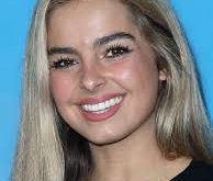 Addison Rae, 2019 yılında TikTok’a katılarak hızla popülerlik kazanmaya başlamıştır. Özellikle dans videoları ve eğlenceli içerikleri ile kısa sürede büyük bir takipçi kitlesine ulaşmıştır. TikTok'taki popülerliği, onu sosyal medya dünyasında tanınan bir influencer yapmıştır.