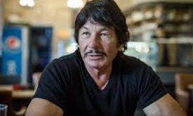Robert Bronzi Charles Bronson benzerliği, onun en çok konuşulan özelliklerinden biridir. Birçok izleyici, Bronzi’yi ilk gördüğünde aklına Hollywood’un efsane isimlerinden Charles Bronson gelmektedir.