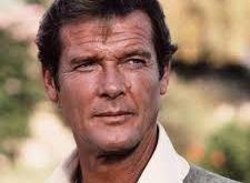 Roger Moore, James Bond karakterini canlandırmasıyla sinema tarihine adını yazdırmıştır. Hem Bond filmlerindeki etkisi hem de televizyon dizilerindeki başarıları, onu 20. yüzyılın en tanınmış ve sevilen İngiliz aktörlerinden biri hâline getirmiştir