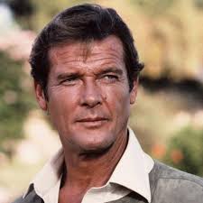 Roger Moore, James Bond karakterini canlandırmasıyla sinema tarihine adını yazdırmıştır. Hem Bond filmlerindeki etkisi hem de televizyon dizilerindeki başarıları, onu 20. yüzyılın en tanınmış ve sevilen İngiliz aktörlerinden biri hâline getirmiştir