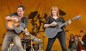 Scialfa'nın sesi, hem solo albümlerindeki şarkıları hem de Bruce Springsteen ile birlikte sahne aldığı projelerdeki performanslarıyla dikkat çekmektedir. Birçok hit şarkıya imza atmış ve müzik dünyasında kendine sağlam bir yer edinmiştir. Ayrıca, Scialfa'nın şarkı yazarlığı da, müziğinin bir diğer önemli yönüdür.