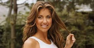 Dylan Lauren, 1974 yılında New York’ta dünyaya gelmiştir. Ralph Lauren ve eşi Ricky Lauren'ın kızı olan Dylan, çocukluk yıllarını New York’ta lüks bir yaşamda geçirmiştir. Ailesinin etkisi, özellikle stil ve lüks dünyasına olan ilgisini şekillendirmiş olsa da Dylan, kendi iş yolculuğunu oluşturmak adına farklı bir alana yönelmeyi tercih etmiştir.