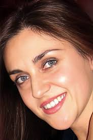 Silvia Rossi, 1990’lı ve 2000’li yıllarda İtalyan erotik ve drama sinemasının dikkat çeken isimlerinden biridir. Yer aldığı projeler, onu Avrupa sinema çevrelerinde tanınan bir figür haline getirmiştir. Kariyeri, kısa süreli olsa da etkili performansları sayesinde izleyicilerin hafızasında kalıcı bir iz bırakmıştır.