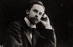 Aleksandr Nikolaeviç Skryabin, 6 Ocak 1872’de, Rusya'nın Moskova şehrinde doğdu. Skryabin, müziğe olan ilgisini erken yaşlarda keşfetti. Ailesi, onun müzikle iç içe bir yaşam sürmesini istemiş ve bu nedenle genç yaşta Moskova Konservatuvarı'na kaydolmuştur. Konservatuvarda piyano ve kompozisyon eğitimi alarak hızla yeteneklerini geliştirmiştir.