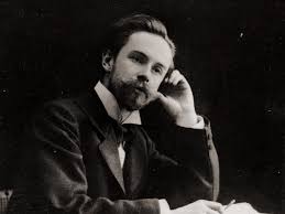 Aleksandr Nikolaeviç Skryabin, 6 Ocak 1872’de, Rusya'nın Moskova şehrinde doğdu. Skryabin, müziğe olan ilgisini erken yaşlarda keşfetti. Ailesi, onun müzikle iç içe bir yaşam sürmesini istemiş ve bu nedenle genç yaşta Moskova Konservatuvarı'na kaydolmuştur. Konservatuvarda piyano ve kompozisyon eğitimi alarak hızla yeteneklerini geliştirmiştir.