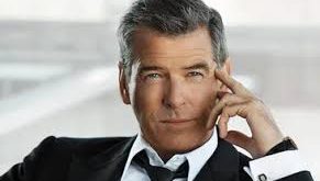 Pierce Brosnan, James Bond rolüyle modern aksiyon sinemasının ikonik yüzlerinden biri olarak kabul edilir. Karizması, esprili oyunculuk tarzı ve aksiyon sahnelerindeki başarısı, onu 1990’lar ve 2000’lerin en tanınmış aktörlerinden biri hâline getirmiştir.