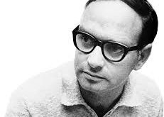 Ennio Morricone, müzikle iç içe bir ailede büyümüş, Roma Konservatuvarı'na giderek müzikal eğitim almıştır. Başlangıçta klasik müzik eğitimi alan Morricone, bu süreçte orkestra şefliği, kompozisyon ve koro yönetimi gibi alanlarda kendisini geliştirmiştir.