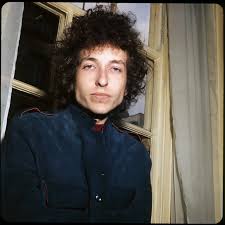 Gerçek adı Robert Allen Zimmerman olan Bob Dylan, sahne ismini ise 1960'ların başlarında almaya başlamıştır. 1960'ların ortalarında folk müzik sahnesinde önemli bir figür olarak yükselmeye başlayan Dylan, zaman içinde rock müzik dünyasında da büyük bir etki yaratmış ve kariyerinde birden fazla müzik türünü başarıyla harmanlamıştır.
