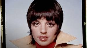 Günümüzde Liza Minnelli, aktif olarak sahnede yer almasa da müzikal sinema ve Broadway üzerindeki etkisi devam etmektedir. Kendine özgü sesi, sahne duruşu ve cesur performanslarıyla birçok sanatçıya ilham kaynağı olmuştur.