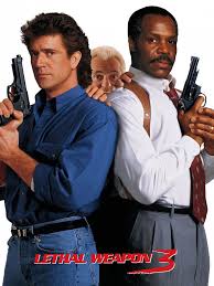 Richard Donner’ın yönetmenliği, aksiyonu karakter gelişimiyle dengelemeyi başarır. Film yalnızca patlamalara değil, karakterlerin psikolojik durumlarına da odaklanır.