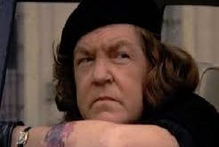 Anne Ramsey oyunculuk kariyeri, tiyatro sahnelerinde başlamış, ardından sinema ve televizyon projeleriyle devam etmiştir. 1970’li yıllardan itibaren Hollywood yapımlarında yan roller üstlenen Ramsey, kısa sürede kendine özgü oyunculuk tarzıyla dikkat çekmiştir.