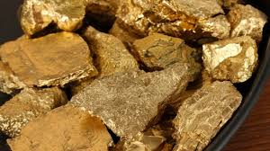 Altın madenciliği, küresel ekonomi ve değerli maden piyasaları açısından stratejik bir öneme sahiptir. Dünyanın farklı bölgelerinde yer alan dev altın madenleri, hem rezerv miktarları hem de yıllık üretimleriyle öne çıkar. İşte dünyanın en büyük altın madenleri ve temel özellikleriyle karşılaştırması: