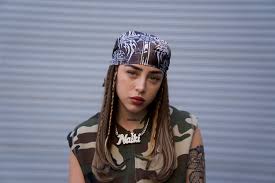 Nicki Nicole, müzik kariyerine genç yaşlarda başlamış ve sosyal medya platformlarında yayımladığı şarkılarla dikkatleri üzerine çekmiştir. 2017 yılında müzik dünyasına adım atmış ve birkaç yıl içinde Arjantin’in en tanınan müzik sanatçılarından biri olmuştur.