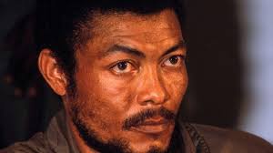 Rawlings dönemi, Gana’da ekonomik reformların ve sosyal programların uygulanmasıyla dikkat çekmiştir. Hedef, ülkenin dış borçlarını azaltmak ve altyapıyı güçlendirmekti. Tarım, eğitim ve sağlık alanındaki reformlar, halkın yaşam standartlarını iyileştirmeye yönelik adımlar olarak görülmektedir.