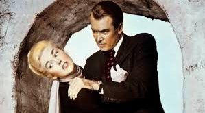 Vertigo, gösterime girdiği dönemde karışık eleştiriler almış olsa da yıllar içinde değeri daha iyi anlaşılmıştır. Günümüzde pek çok sinema otoritesi tarafından tüm zamanların en iyi filmleri arasında gösterilmektedir.