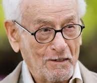 Eli Wallach, 7 Aralık 1915'te New York'ta, Polonya asıllı Yahudi bir ailenin çocuğu olarak dünyaya geldi. Eğitimini New York'taki ünlü tiyatro okulu olan The Neighborhood Playhouse School of the Theatre'da aldı.