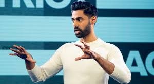 Minhaj, mizahını toplumsal sorunlarla harmanlayarak, özellikle Amerika’daki göçmenlerin yaşadığı zorluklar, siyasi ikilikler ve kültürel çatışmalar gibi karmaşık konuları anlaşılır hale getirmiştir. Hem düşündüren hem güldüren yaklaşımı ile geniş bir izleyici kitlesi tarafından takdir edilmiştir.