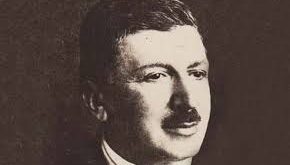 Cenap Şahabettin, İstanbul’da doğmuş ve ilk eğitimini burada almıştır. Galatasaray Lisesi’ni bitirdikten sonra, Fransa'da eğitim hayatına devam etmiştir. Paris’teki eğitimini tamamlayan Cenap Şahabettin, Batı kültürünü yakından tanıma fırsatı bulmuş ve bu deneyimler, onun edebiyatını derinden etkilemiştir.