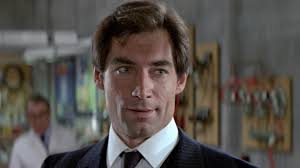 Timothy Dalton özel hayatı, daha çok sanat ve gizlilik odaklıdır. Dalton, kişisel yaşamını medyadan uzak tutmayı tercih etmiş, aktif olarak tiyatro ve film projelerinde çalışmıştır. 1980’ler ve 1990’larda oyunculuk kariyerini uluslararası projelerle güçlendirmiştir.