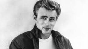 James Dean’ın, yalnızca oyunculuk yeteneğiyle değil, aynı zamanda kişisel tarzıyla da büyük bir etkisi olmuştur. Dean’ın sokak modasına olan katkıları ve cool imajı, sinemadaki en ikonik figürlerden biri olmasına olanak tanımıştır.