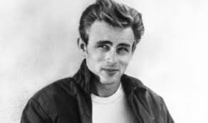 James Dean’ın, yalnızca oyunculuk yeteneğiyle değil, aynı zamanda kişisel tarzıyla da büyük bir etkisi olmuştur. Dean’ın sokak modasına olan katkıları ve cool imajı, sinemadaki en ikonik figürlerden biri olmasına olanak tanımıştır.