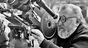 Clint Eastwood, 1970’lerin intikam sinemasının en belirleyici yüzlerinden biridir. Sergio Leone’nin spagetti western’lerinde şekillenen “İsimsiz Adam” imajı, bu dönemde şehirli ve modern bir forma bürünmüştür.